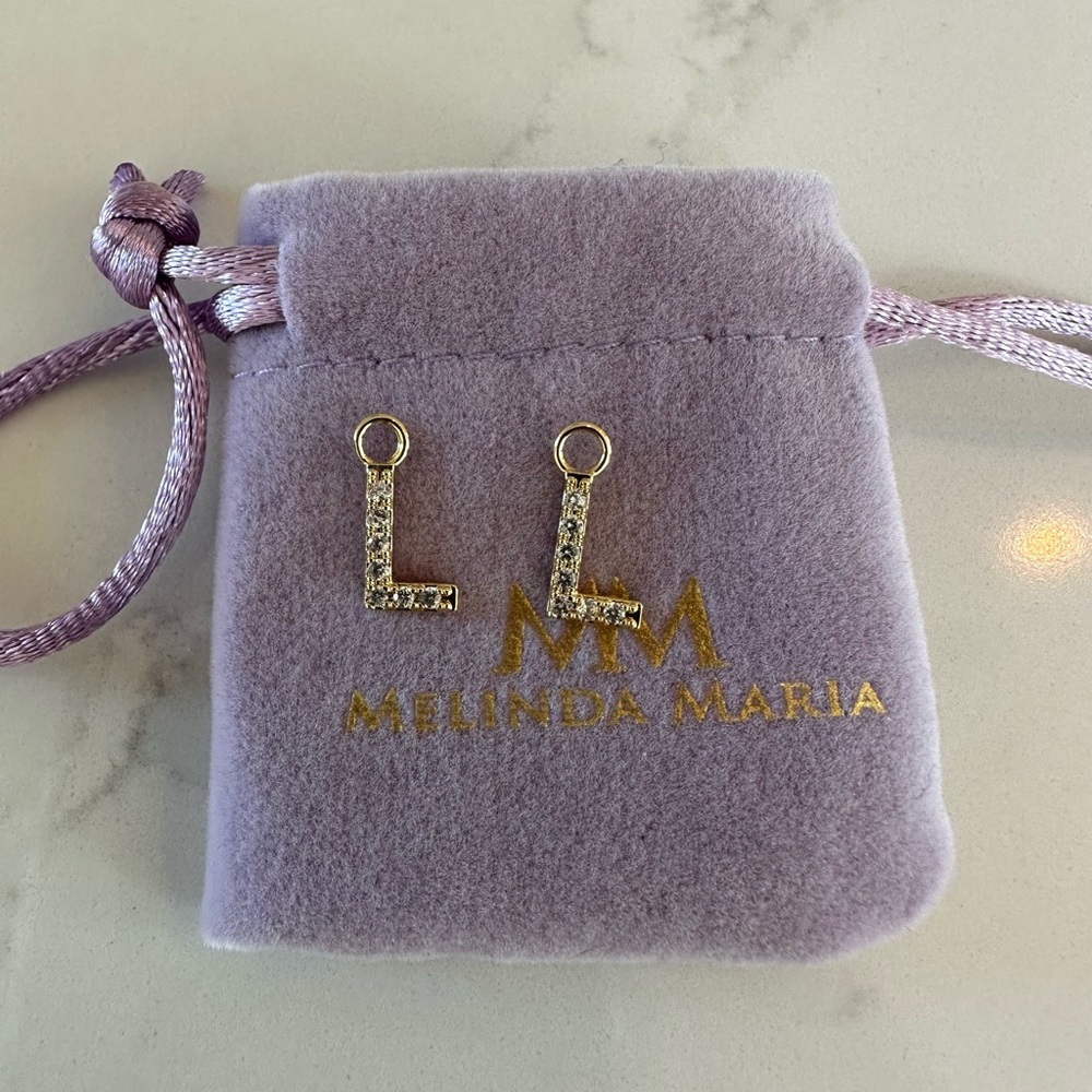 Melinda Maria earring letter “L” charms in gold brand new💛
